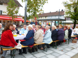 Die lange Tafel auf dem Stadtplatz