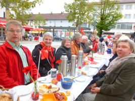 Die lange Tafel auf dem Stadtplatz