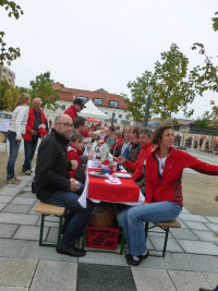 Die lange Tafel auf dem Stadtplatz