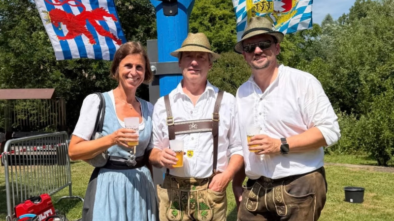 zur Aufstellung des Freundschaftsbaumes durch die Jungritter